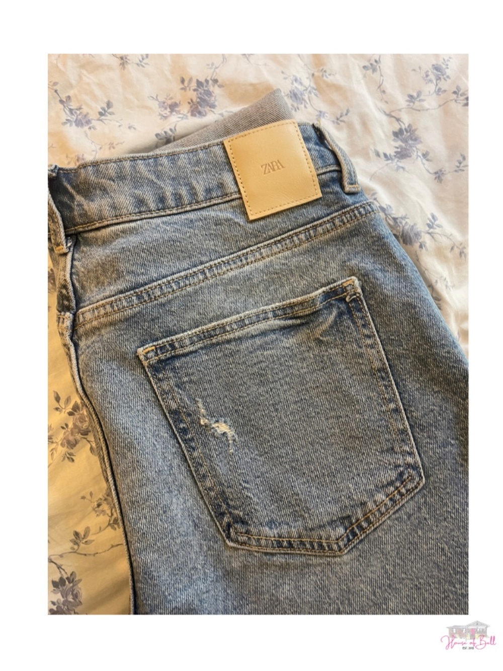 ZARA Medium Wash Distressed Straight Leg Jeans Size 8 / EUR 40 Ripped Knee - Picture 4 of 4